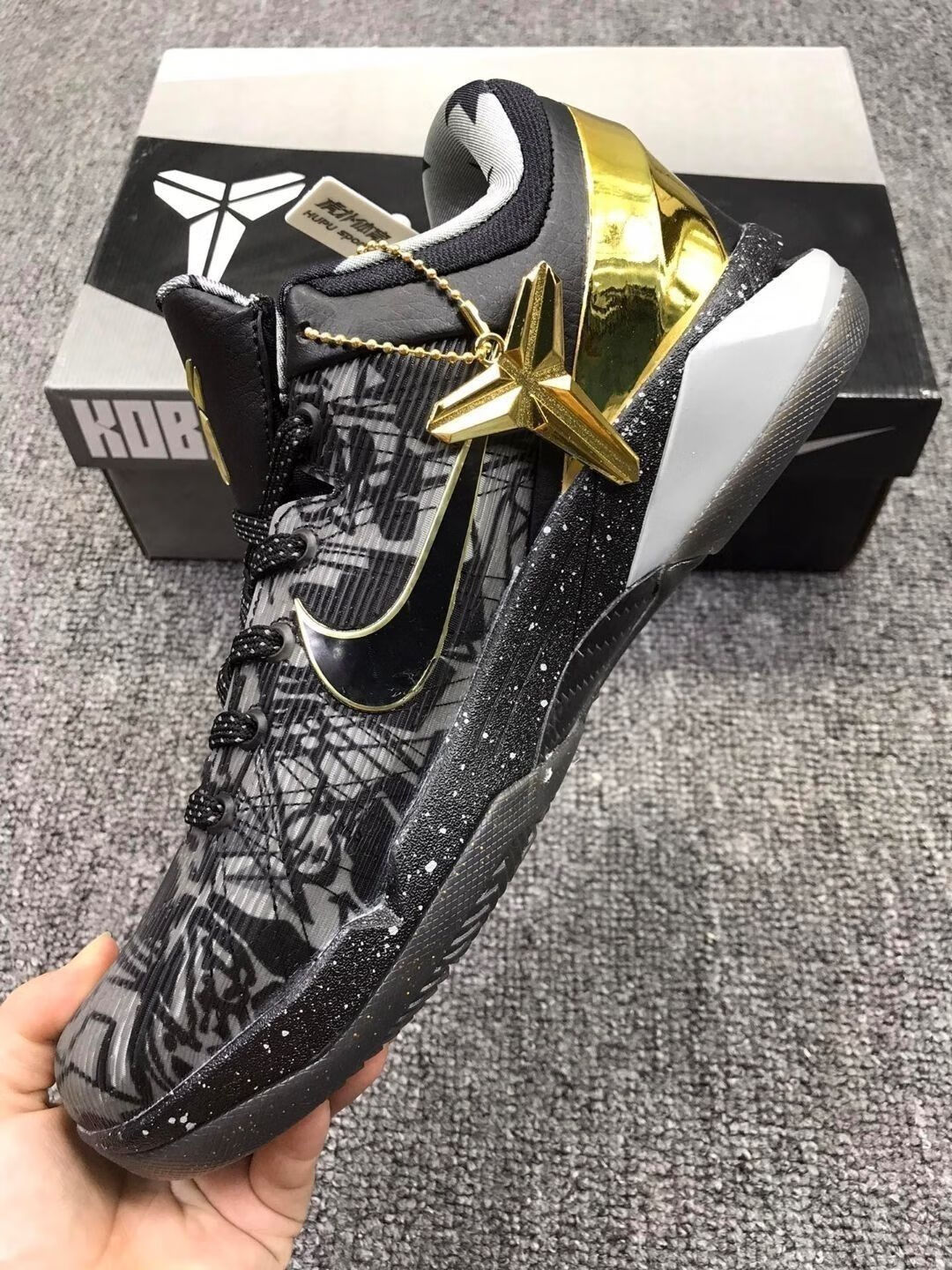 真碳底科比7代奥运版篮球鞋黑黄 红白龙黑月kobe6 复活节zk7 科比7