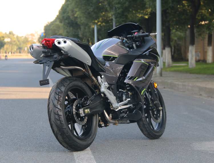 车跑车重型大排量地平线摩托车趴赛公路赛亮黑色国四400cc双缸水冷