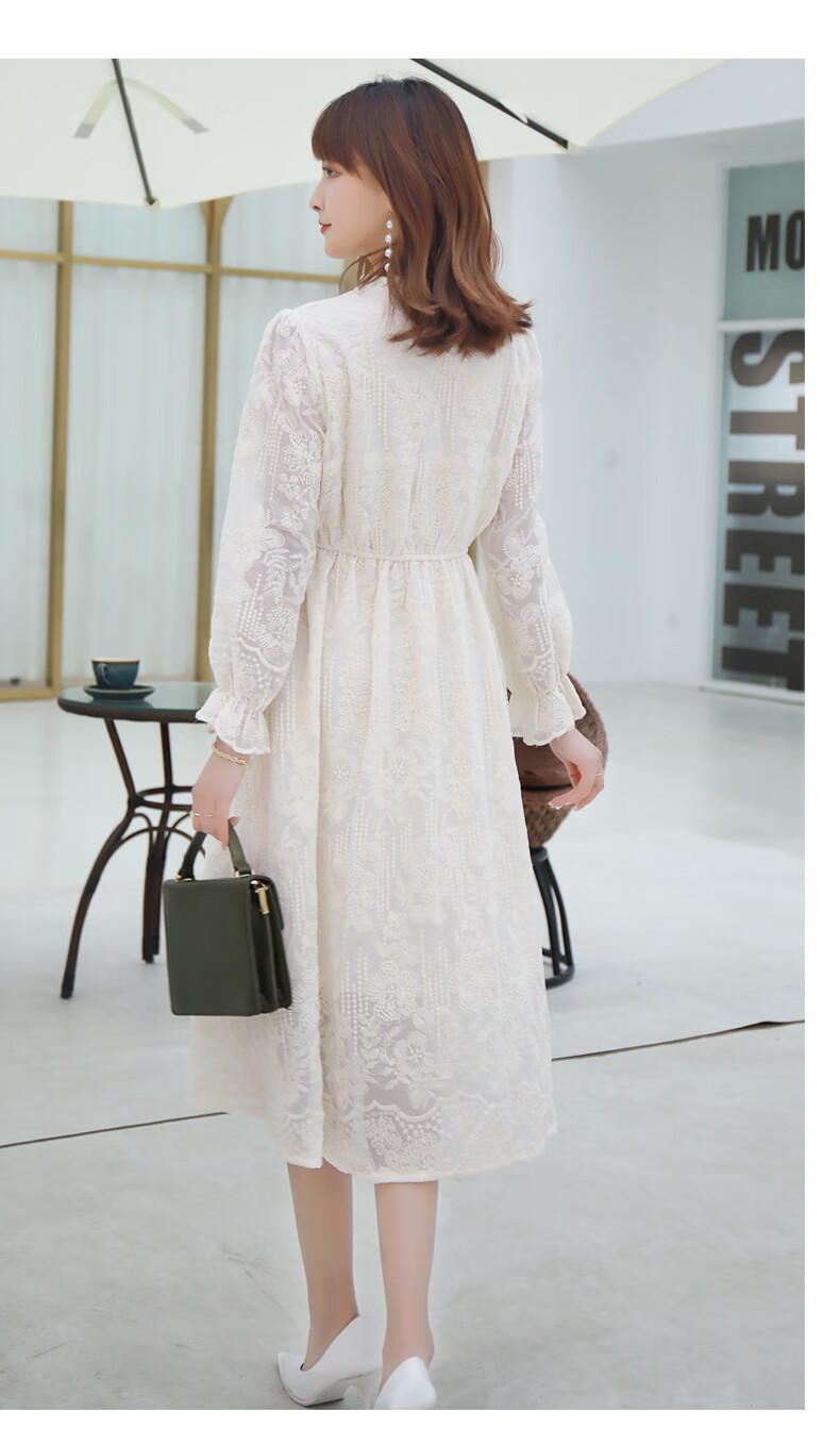 香港潮牌小香风蕾丝连衣裙女 2021春装新款名媛时尚气质花边圆领长袖