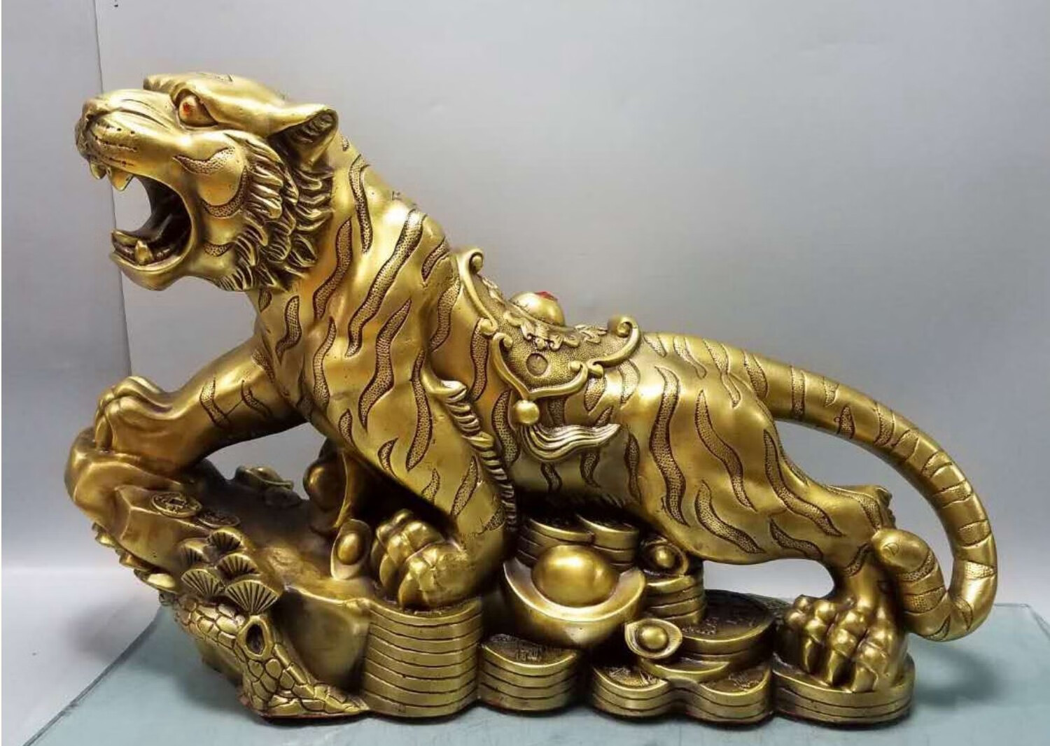 纯铜老虎摆件生肖金钱虎上山虎客厅家居装饰车载金钱虎五帝钱471429
