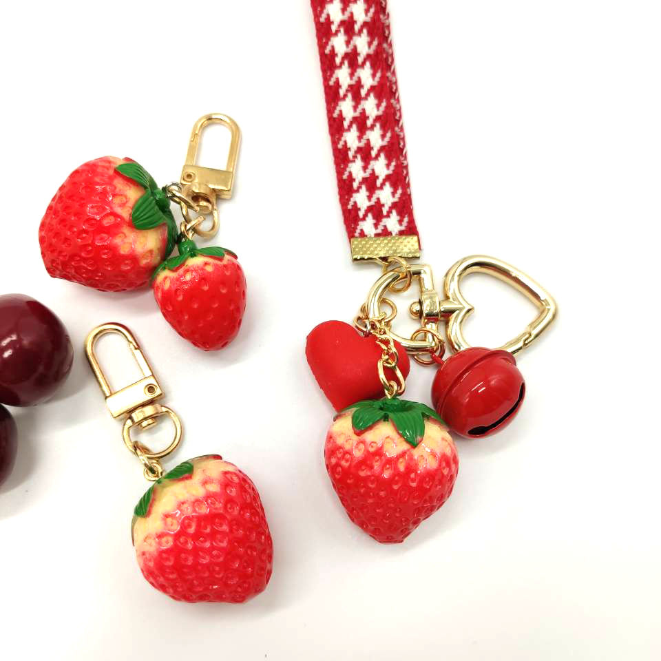 ins可爱草莓挂坠创意饰品小清新钥匙扣书包挂件女钥匙链 1个草莓