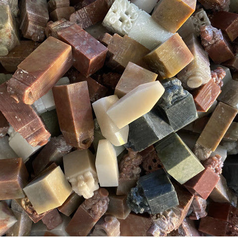 瑕疵品 篆刻石料练习章料寿山石丹东石青海石印章瑕疵料 6斤 钮章瑕疵