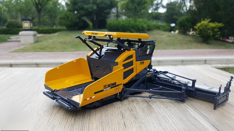 1:35原厂徐工xcmgrp1005t摊铺机模型合金工程机械车模礼品 1:35比例)