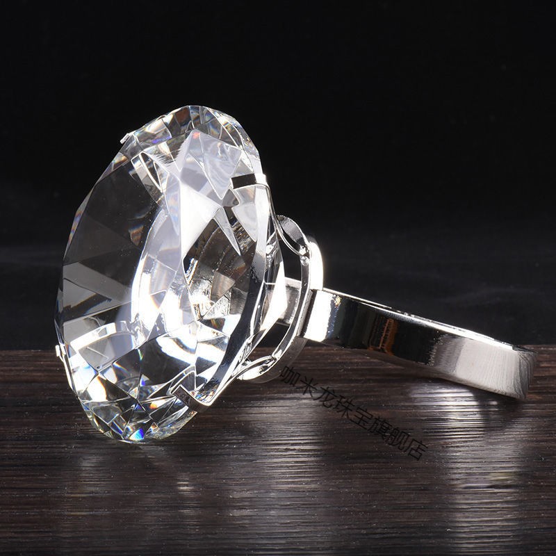 大钻戒钻石 道具 水晶超大钻石戒指求婚玩具 儿童游新疆西藏专链 30mm