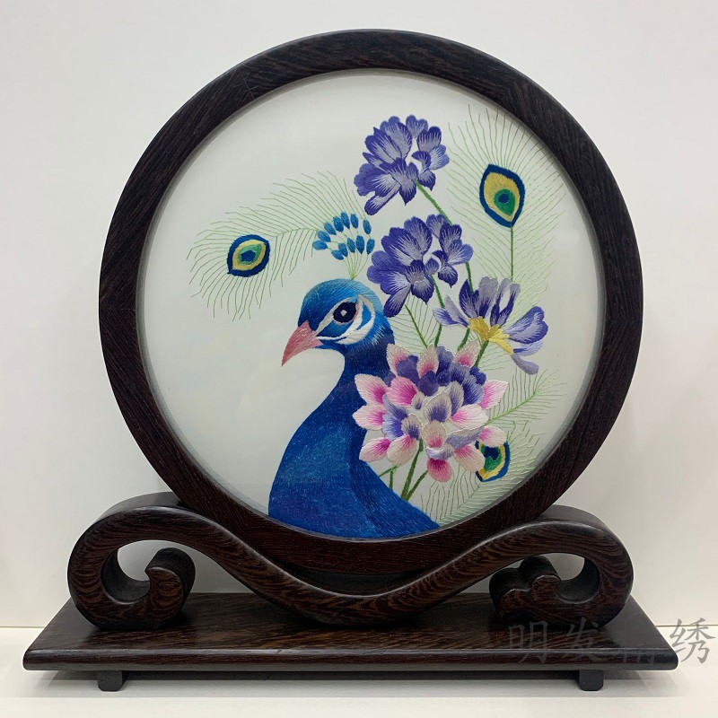 苏绣摆件手工双面刺绣苏绣刺绣摆件纯手工成品如意架小型鸡翅木台屏