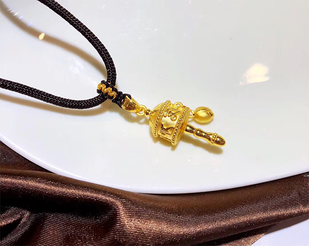 妙灵阁六字真言转经筒吊坠女款黄金坠子挂绳短黑绳项链999足金西藏