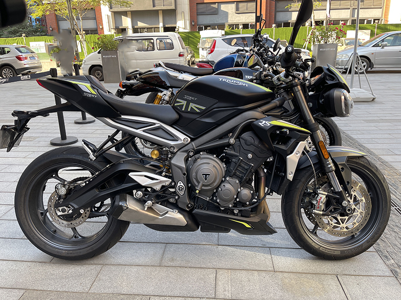 適用於凱旋street triple765r油箱貼凱旋765rs防滑貼防水貼21新款