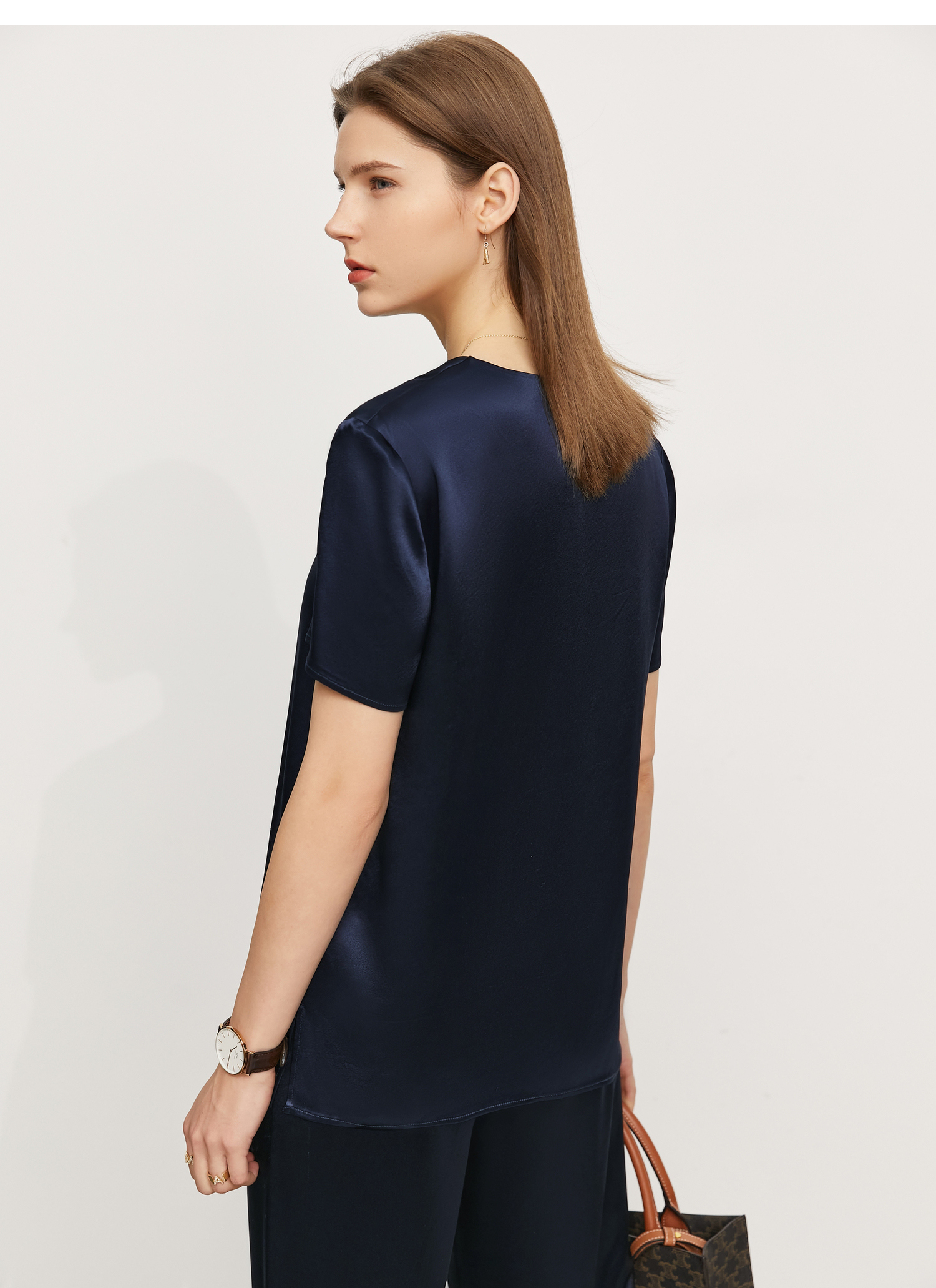 amii极简气质百搭醋酸短袖上衣女2021夏季新款直筒v领t恤 深海蓝 170