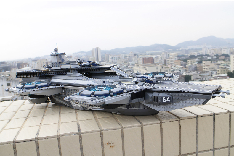 电影英雄神盾局天空航母军事航空母舰模型高难度大型玩具号角日报大楼