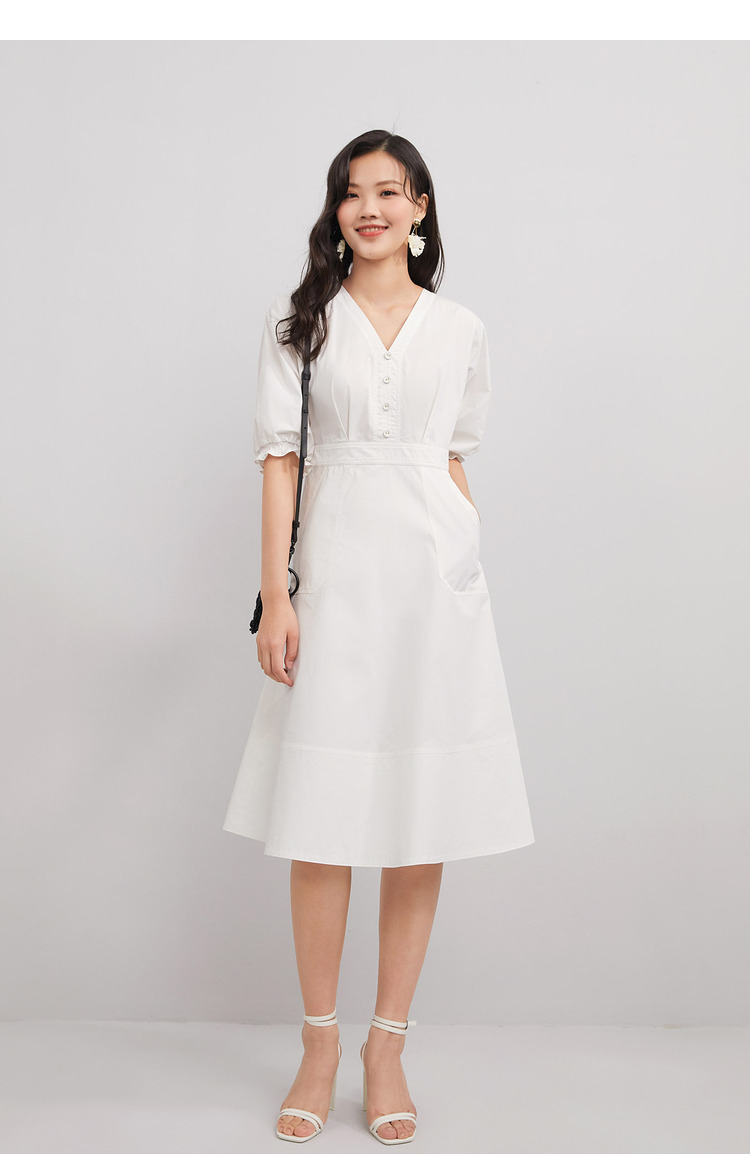 花苞袖连衣裙  寻回久违的对惊喜的渴望和 对细节的关注,用开放包容的