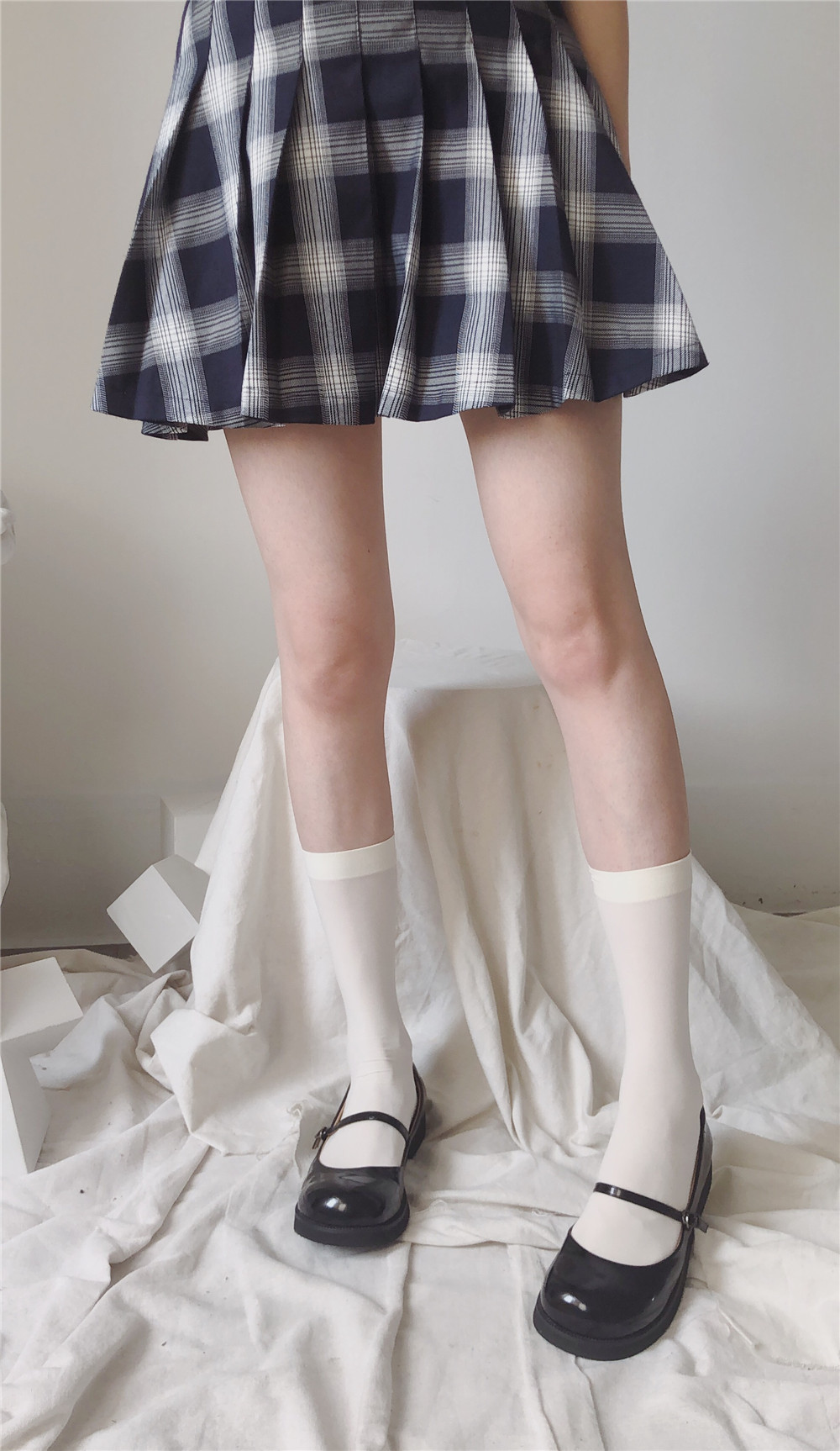 四季可穿不透肉天鹅绒小腿袜经典百搭jk黑白中筒过膝网红同款短袜