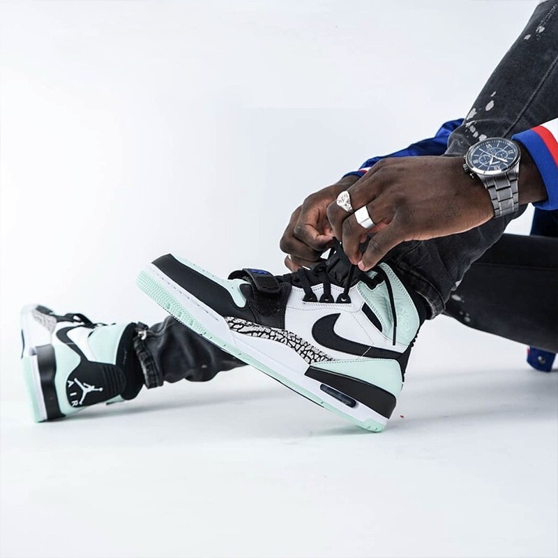 耐克nikeairjordanaj312年度新秀白棕小麦色高帮篮球鞋av3922013黑绿