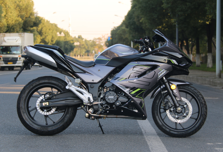 车跑车重型大排量地平线摩托车趴赛公路赛亮黑色国四400cc双缸水冷