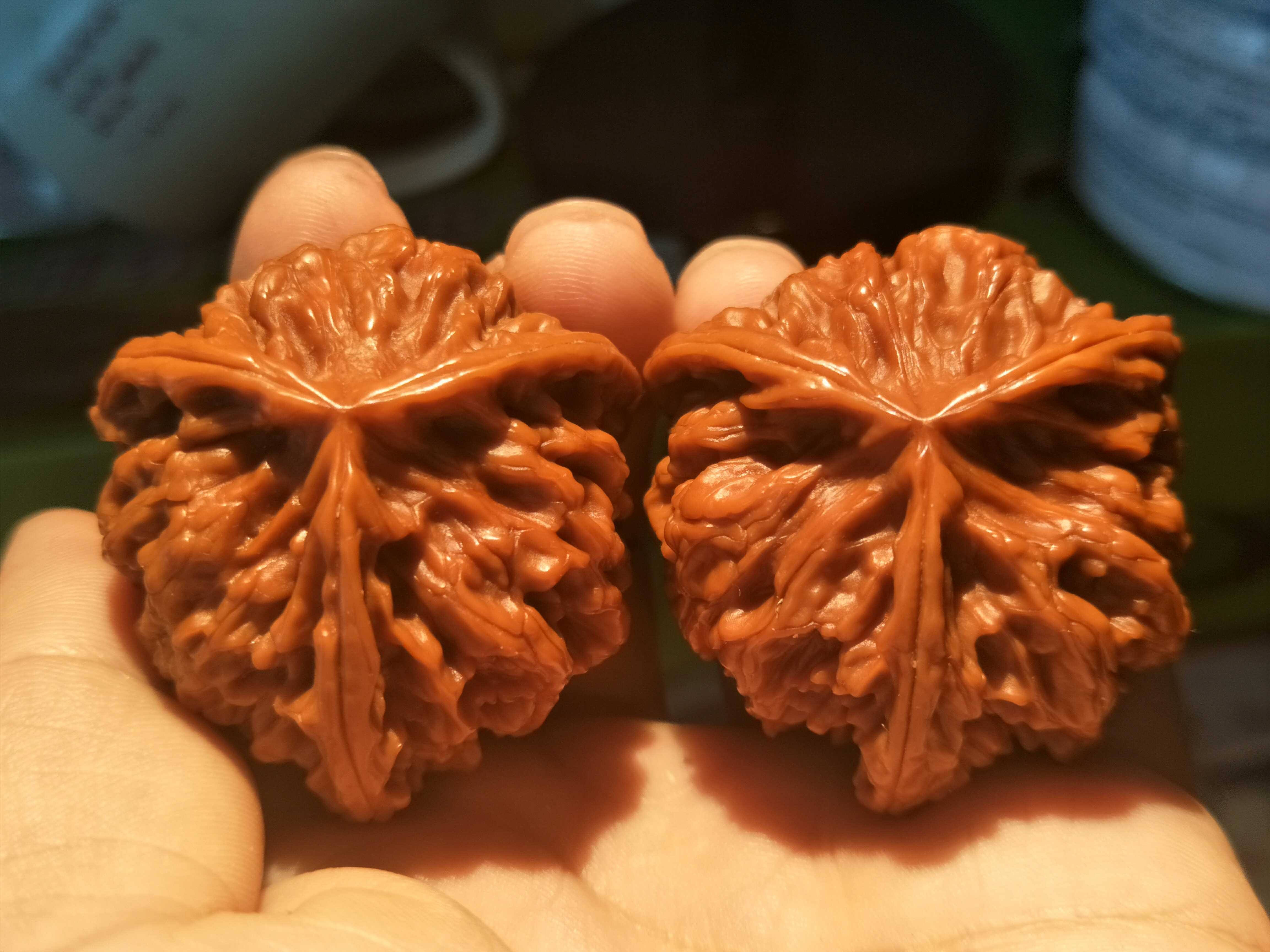 情冰 文玩核桃 玩野生云南 超大3棱三道茎地焖大三菱阴皮三棱满 图片