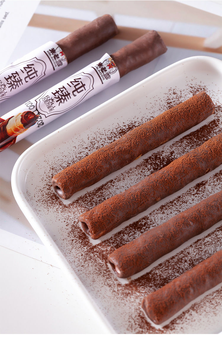 巧克力棒零食爆浆草莓夹心巧克力棒长条涂层蛋卷饼干儿童零食80包