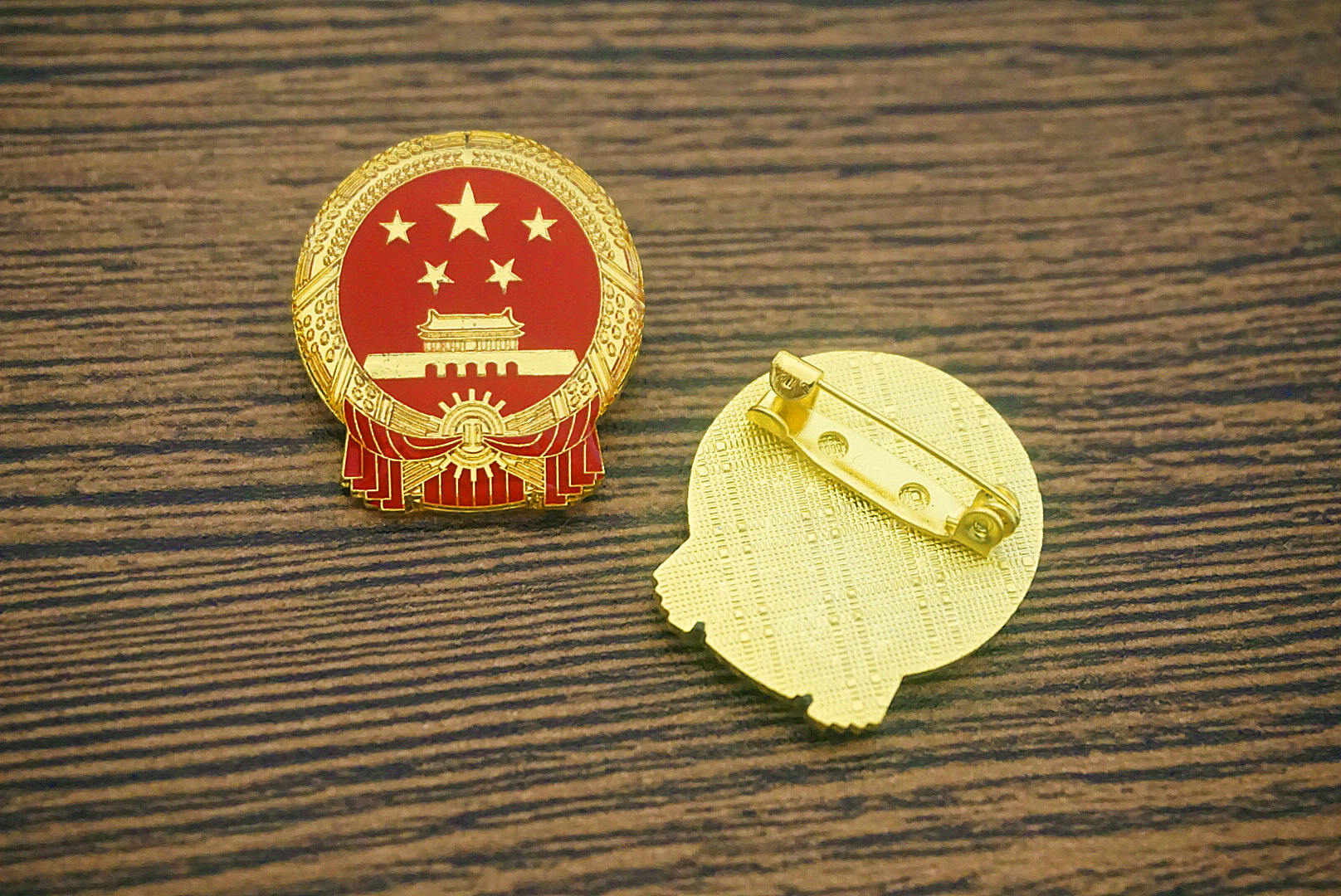 7公分高档别针国徽胸章蝴蝶扣胸徽 锌合金中国国徽胸针胸章 升级磁铁