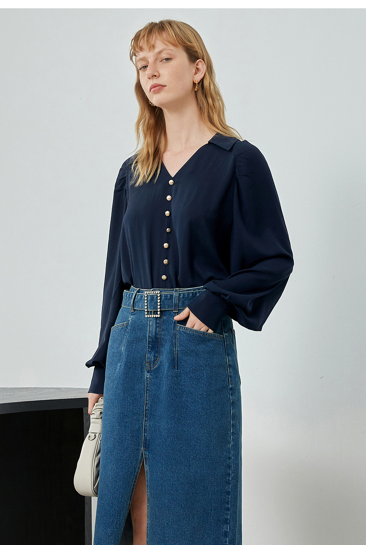 伊布都ibudu2021春秋季新款复古灯笼袖衬衫女v领纯色气质直筒上衣