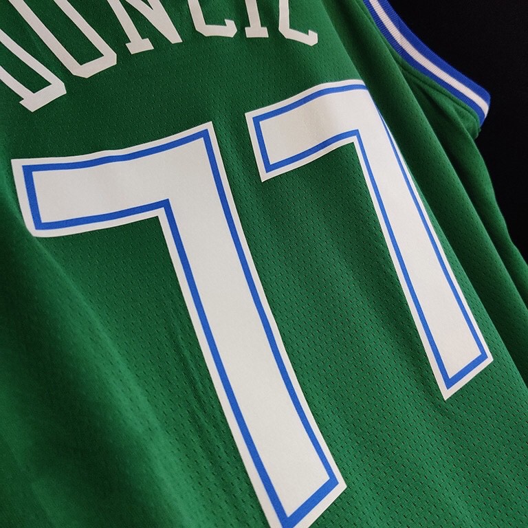 腾讯体育官方旗舰店同款独行侠77号东契奇球衣6号波尔津吉斯诺维斯基