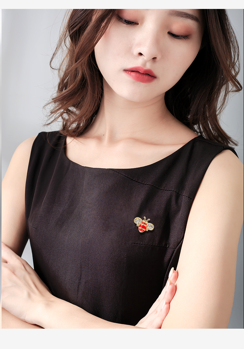 qlady小蜜蜂胸花胸针女领扣防走光简约配饰大衣西服别针时尚丝巾围巾