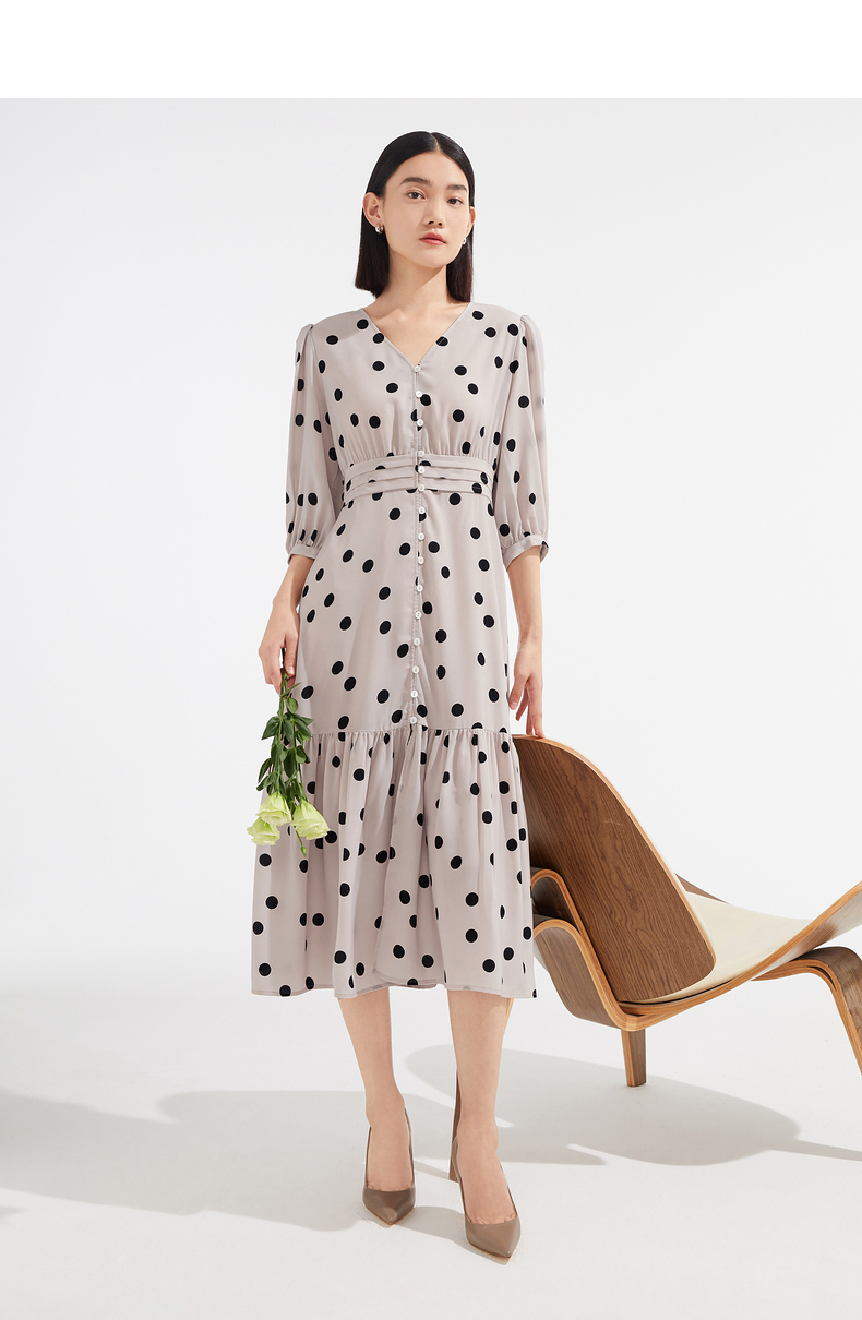 jz玖姿法式连衣裙女装2022夏季新款小众设计感气质收腰v领裙子 花纹