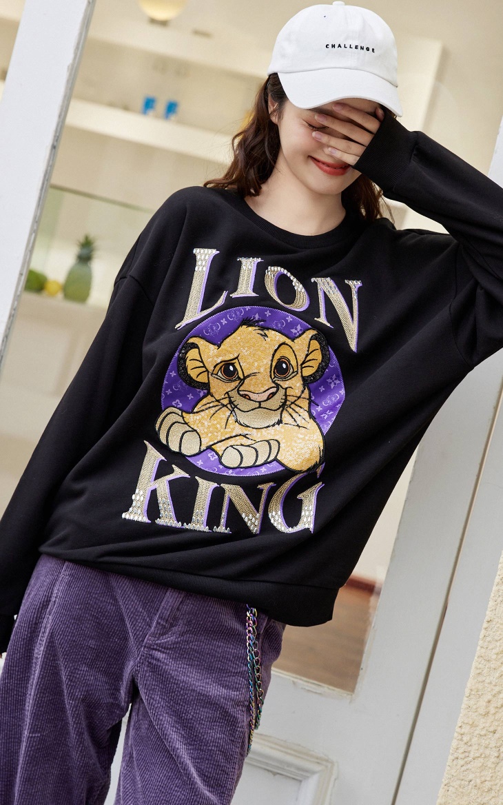 only春季新款迪士尼狮子王联名宽松卡通圆领卫衣女12049s106 a43奶油