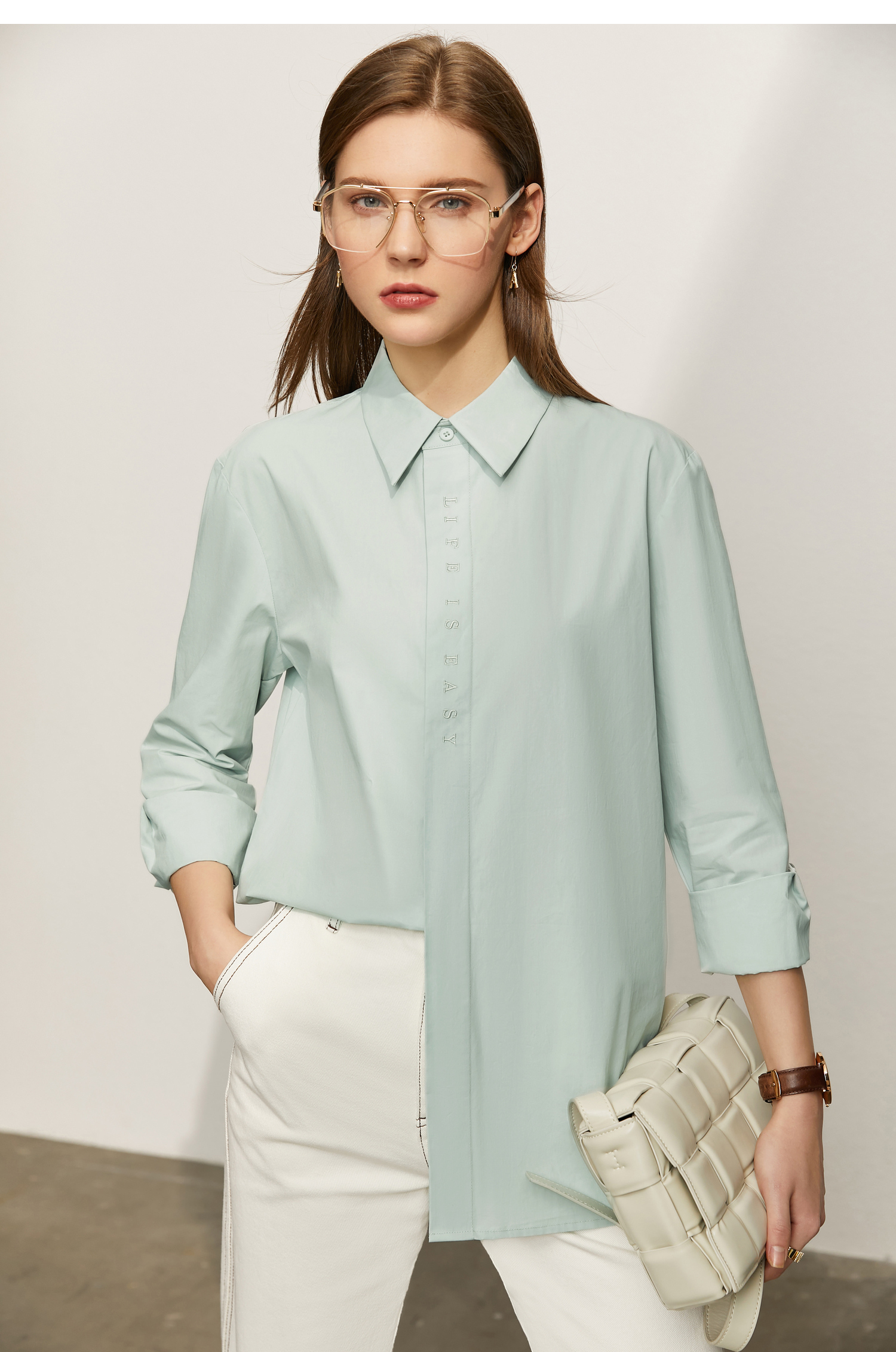 amii极简文艺气质全棉衬衫女2021夏新款宽松中长绣花通勤上衣 薄荷绿