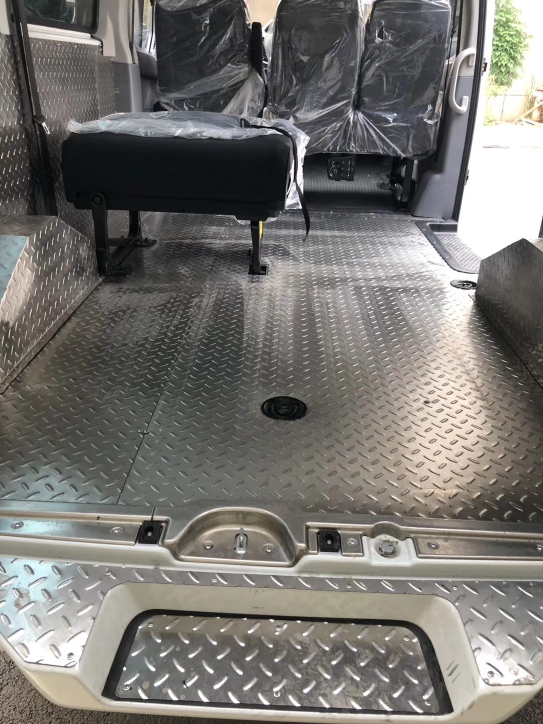 大通v80改装配件上汽大通不锈钢地板汽车铝内饰车厢铝板钢板脚垫大通