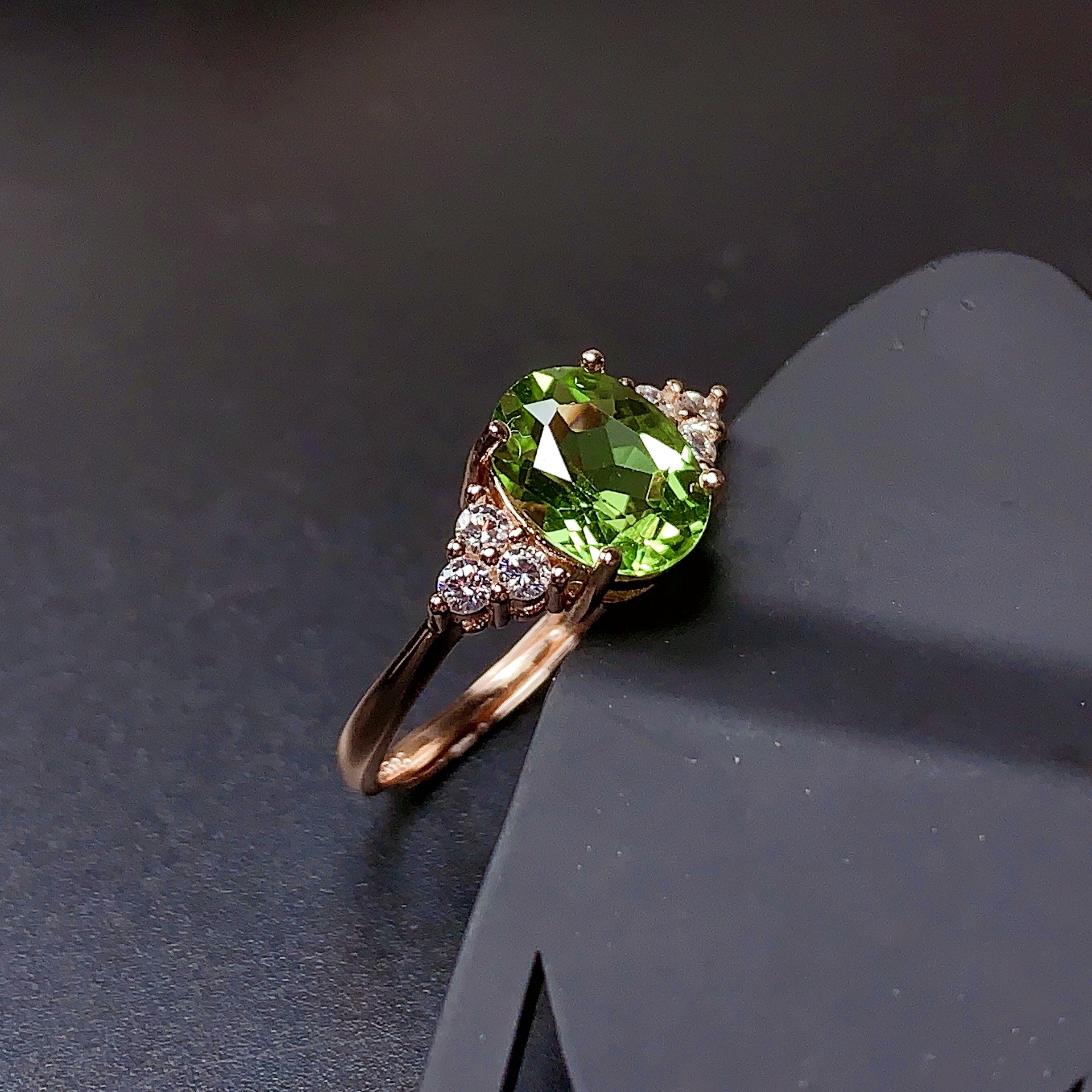 新款橄榄石戒指 晶体全净满火彩清新唯美送女生情人节礼物 金色