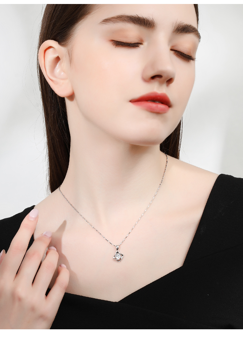 四叶草999足银项链女 轻奢小众足银吊坠2021年新款女士银饰锁骨链