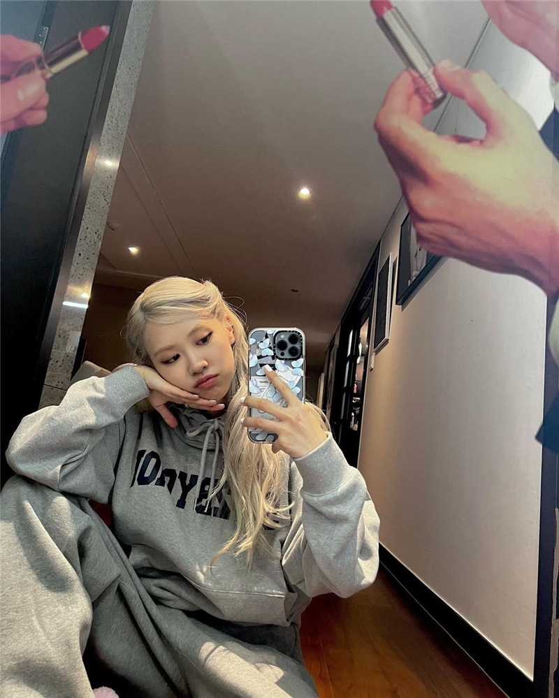 宜乐舒blackpink朴彩英rose同款iphone13蓝色蝴蝶12手机壳适用11