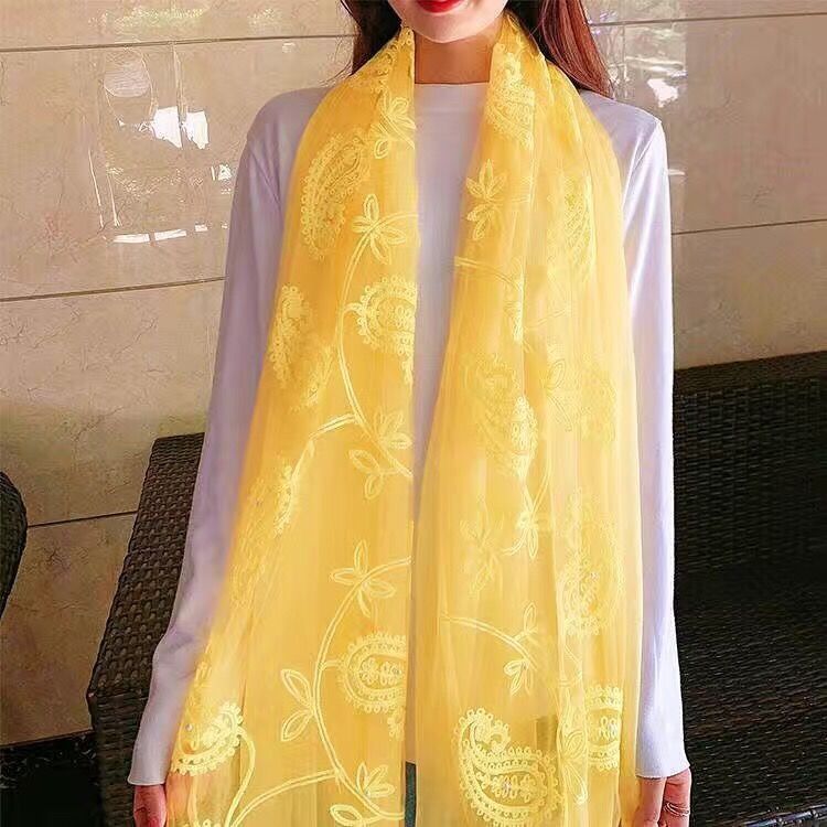 新款双层刺绣花丝巾女中年轻妈妈款百搭纱巾蕾丝花边围巾女秋冬宽版无