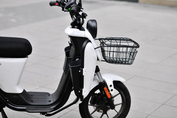 小牛u1腿部挡风小牛电动车u1uqi保险杠储物箱风挡mqi nqi挡风玻璃