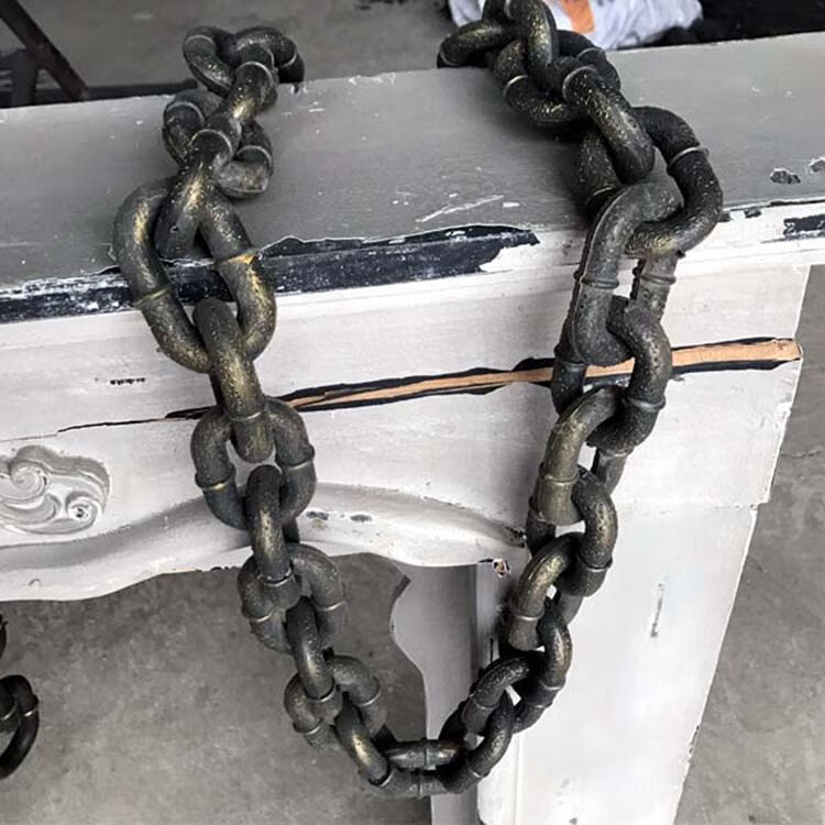 万圣节万圣节仿真生锈铁链鬼屋酒吧密室逃脱恐怖装饰道具囚徒牢房犯人