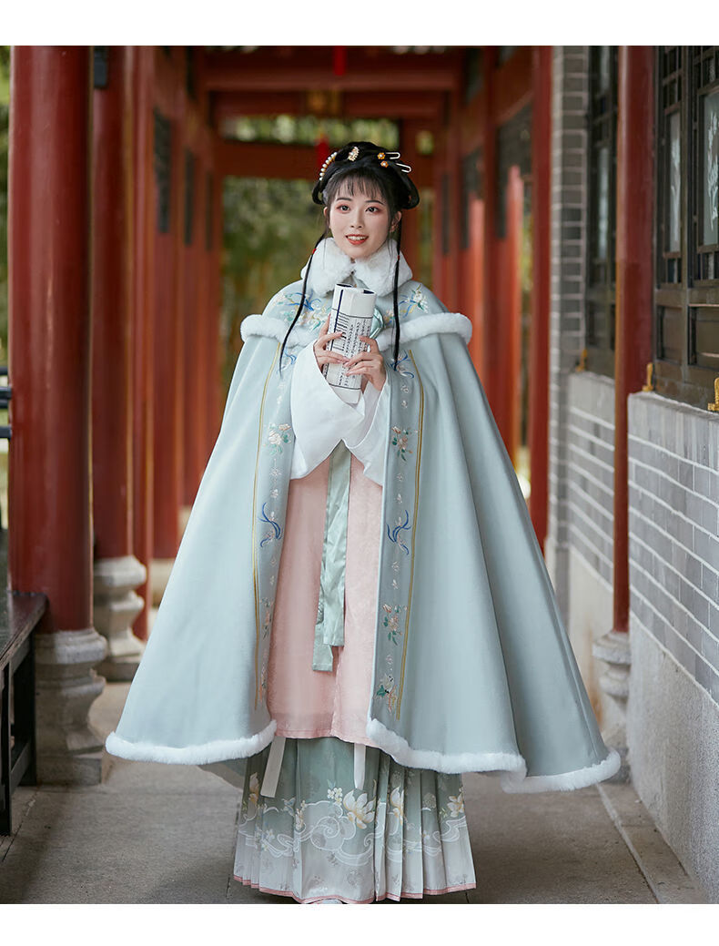 女中长款加绒加厚中国风披风外套秋冬款古装秀禾披肩米白色5678均码