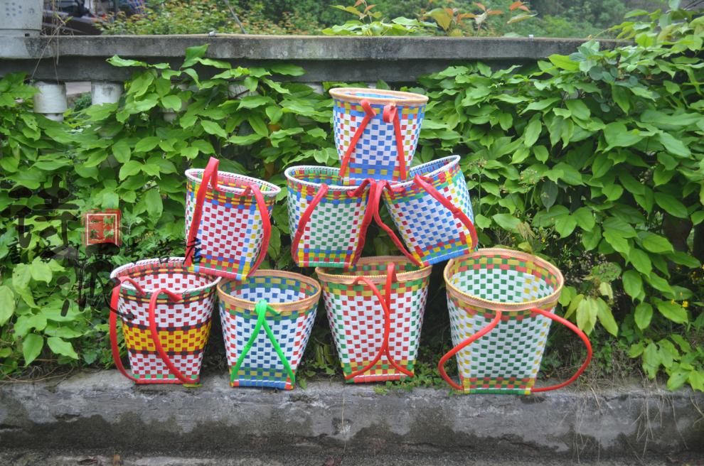 手工编织塑料儿童玩具舞蹈道具幼儿园游戏小背篓背篼背筐金边小号红16