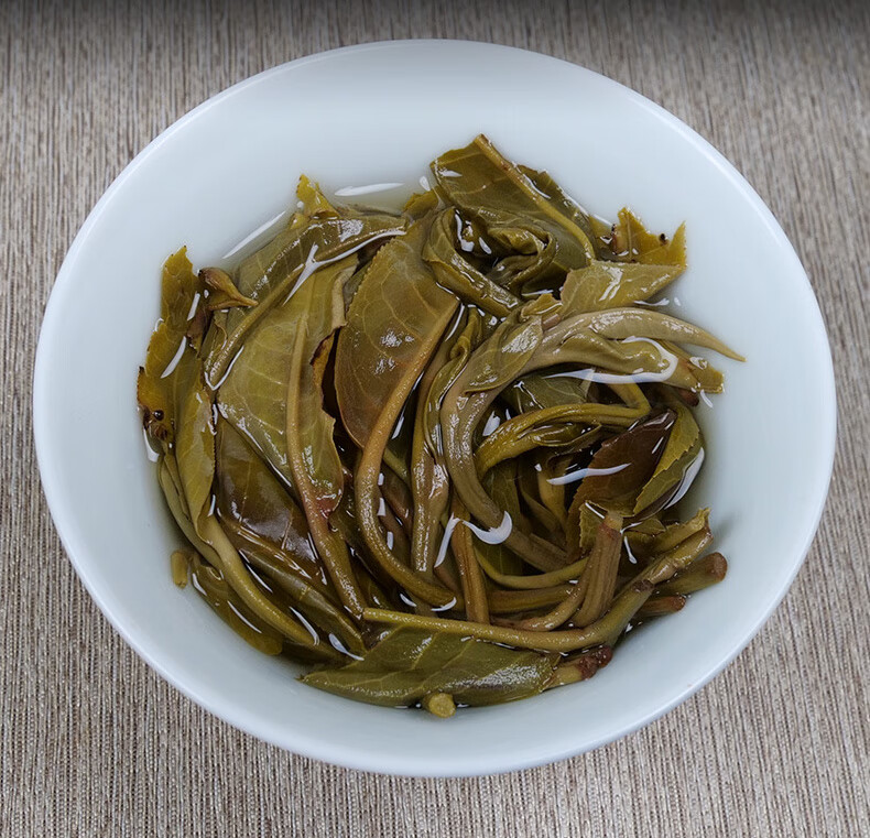 2020年老曼峨古树苦茶 春茶 云南普洱茶生茶散装茶 500克 凛冽型