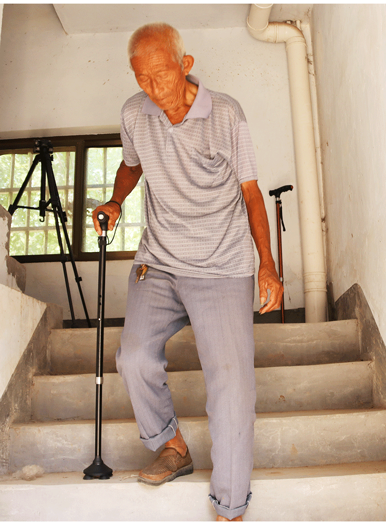 适用于老人拐杖四脚手杖带灯老年人拐扶棍多功能铝合金轻便防滑伸缩