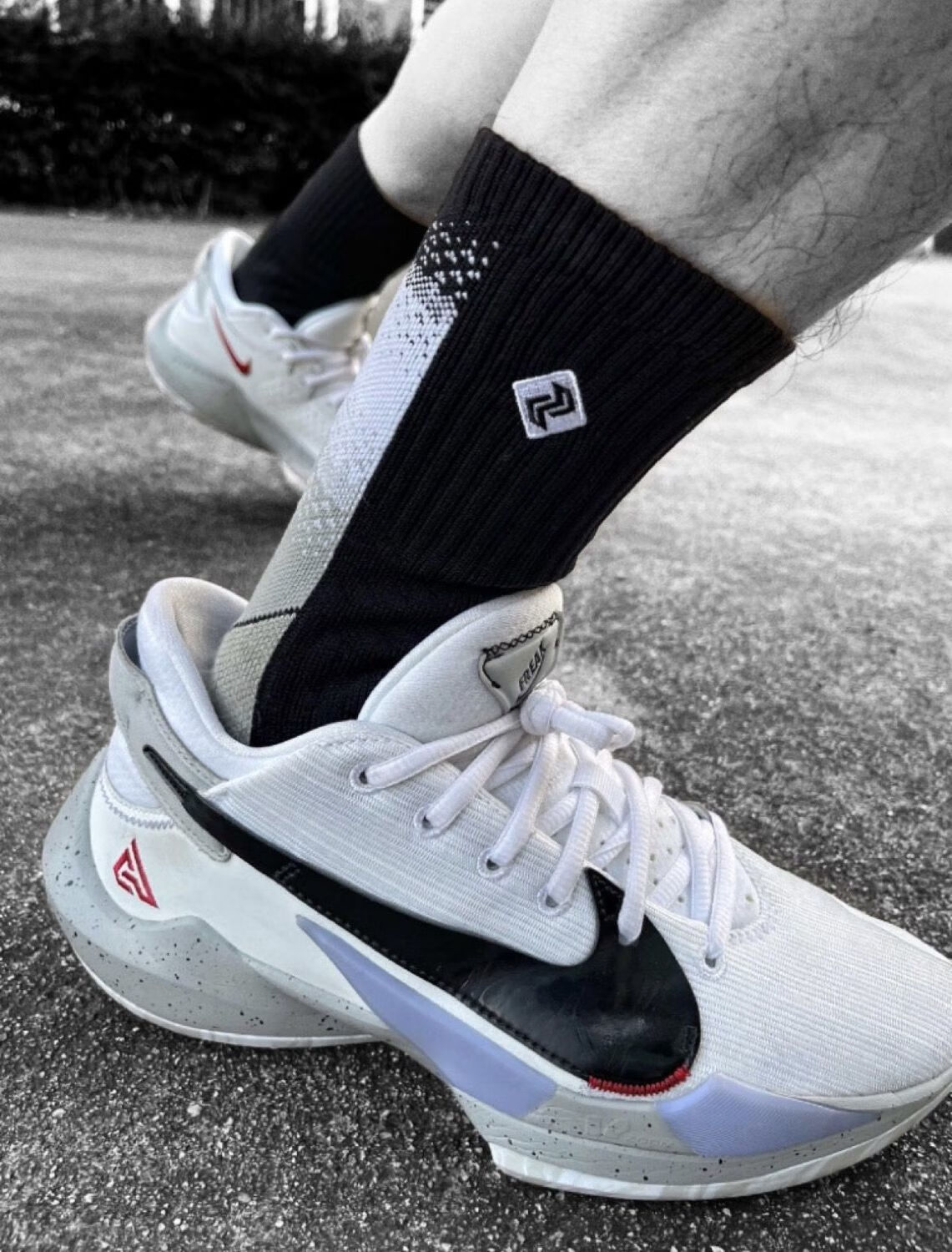 彪黑色马新款库兹马篮球鞋字母哥2代白水泥黑白ins潮实战耐磨男运动潮