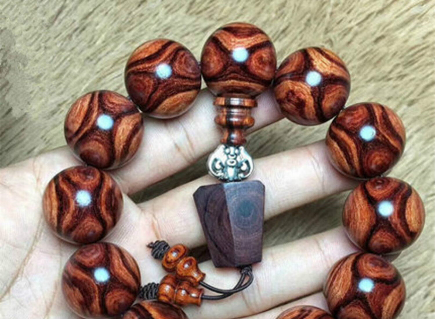 取芯鬼脸纹25mm10颗商品名称:海南黄花梨手串2