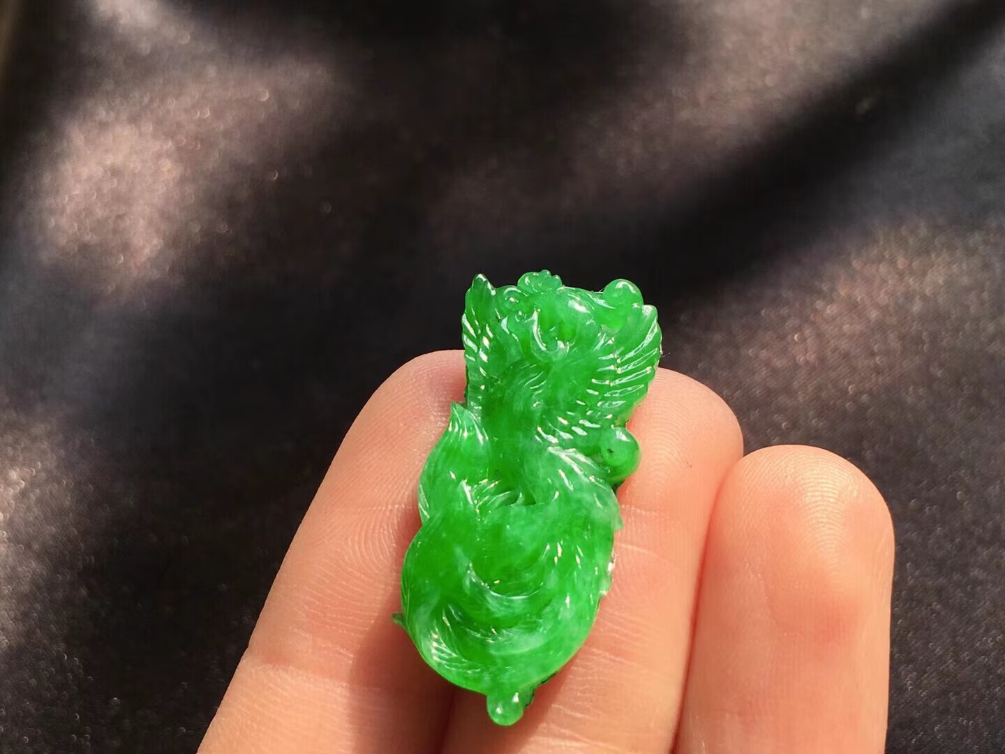 一石一刻天然翡翠阳绿凤凰