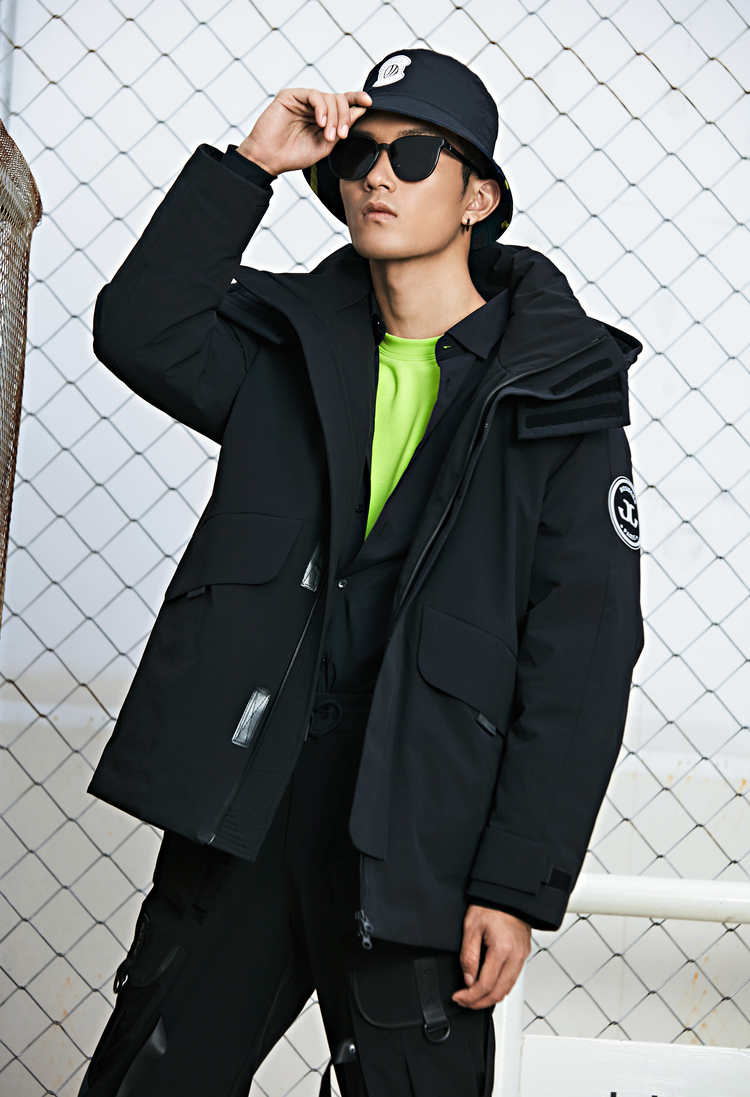 波司登羽绒服联名款韩版男女情侣款工装帅气潮b00143410 云朵白8211