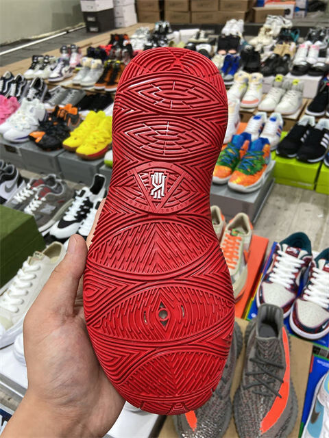 【官方旗舰店】莆田高品质纯原欧文kyrie5代黑彩奶油色海绵宝宝派大星