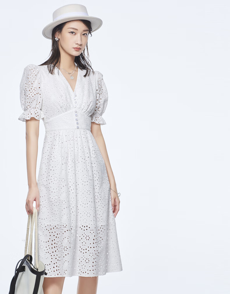芭蒂娜白色中长裙2021春新款时尚镂空v领甜美高腰显瘦a字连衣裙女本白