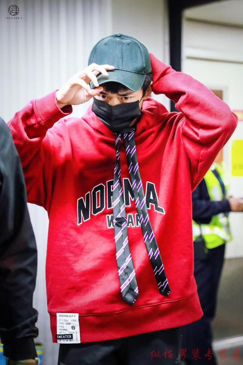 易烊千玺同款衣服领带红色加绒连帽卫衣女宽松外套秋冬新款潮 易烊