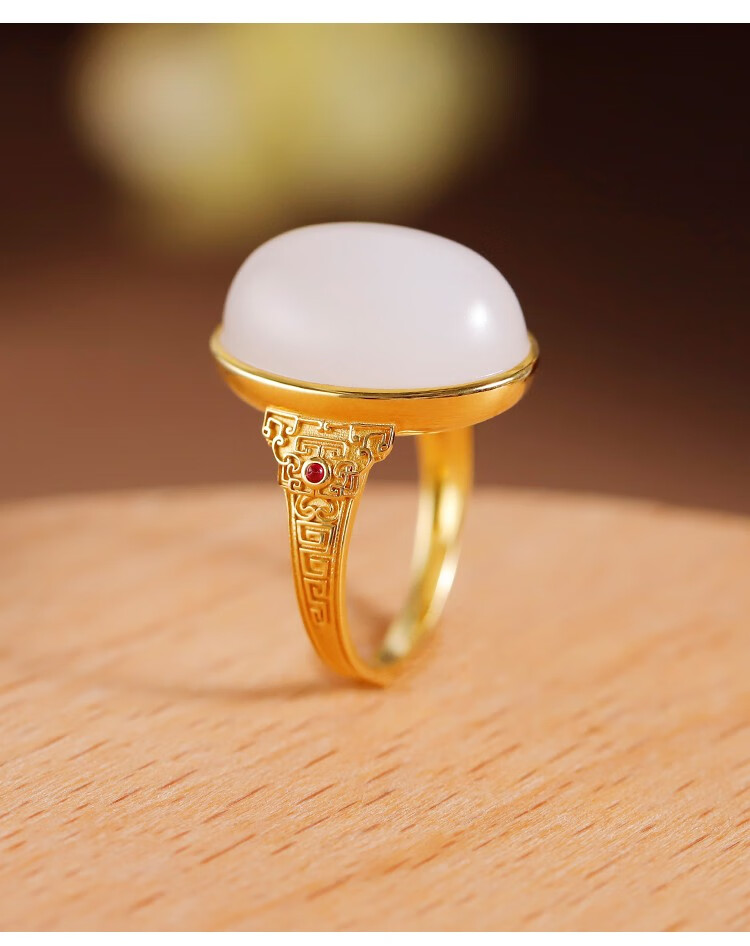 好聚多和田玉戒指18k金镶玉大蛋面戒指羊脂白玉古法金镶嵌女款戒面