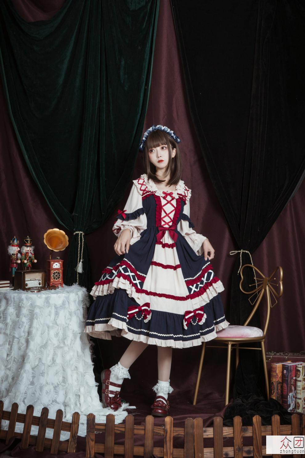 原创设计白雪公主连衣裙可爱lolita日常洛丽塔秋冬长袖正版op甜美绀色