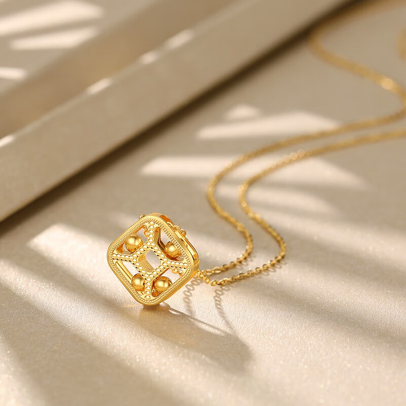 潮宏基方圆黄金项链女士足金吊坠金链子几何圆环套链5g极光金锁骨链