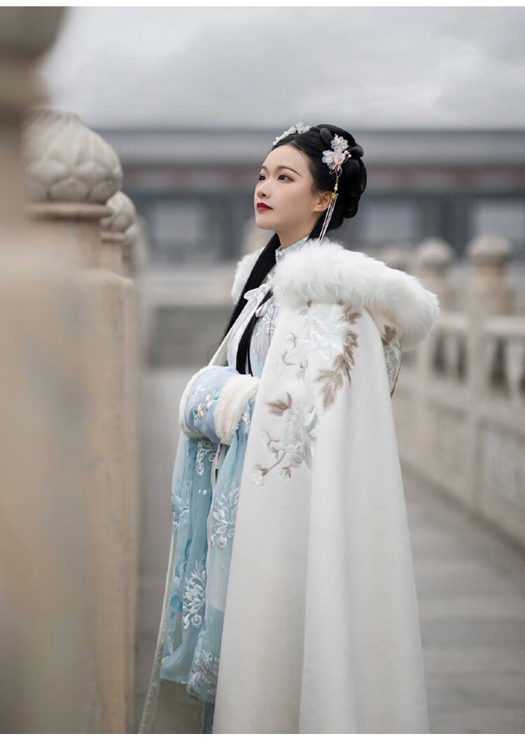 兰若庭即将绝版古装汉服女款冬季加绒加厚超仙毛领明制汉服长款斗篷女