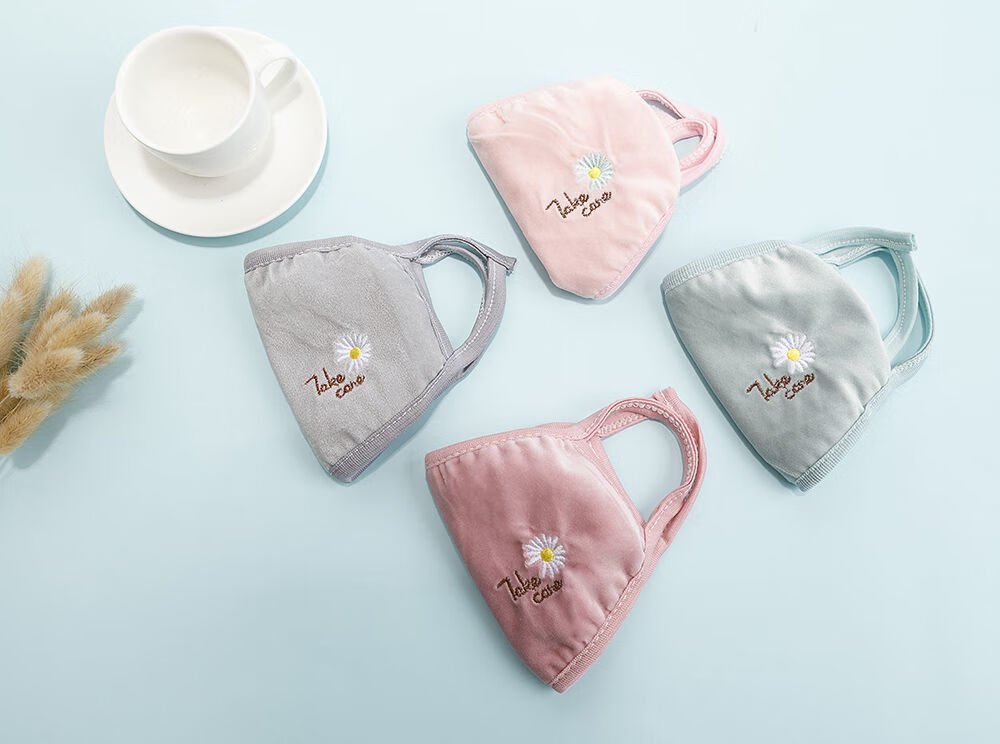 口罩女加厚加厚保暖寒绣花棉布透气冬天遮全脸时尚学生韩版 小雏菊