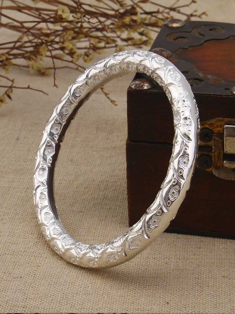 10029641611977商品名称:洛河 传家宝古法定制老式刻花99足银手镯99